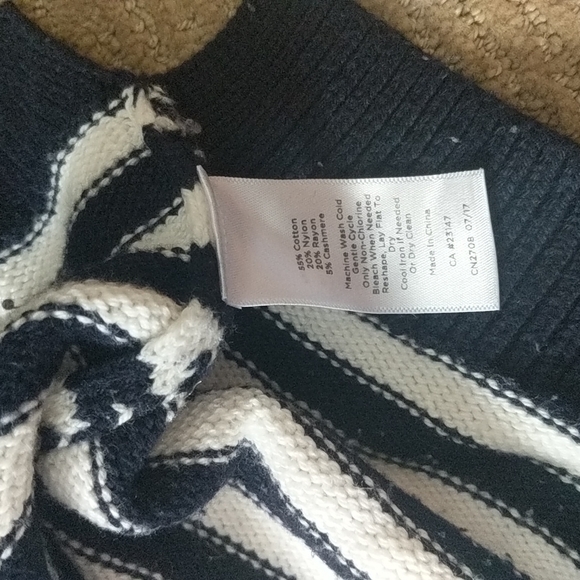 Navy & white cable knit turtleneck sweater - Picture 10 of 11